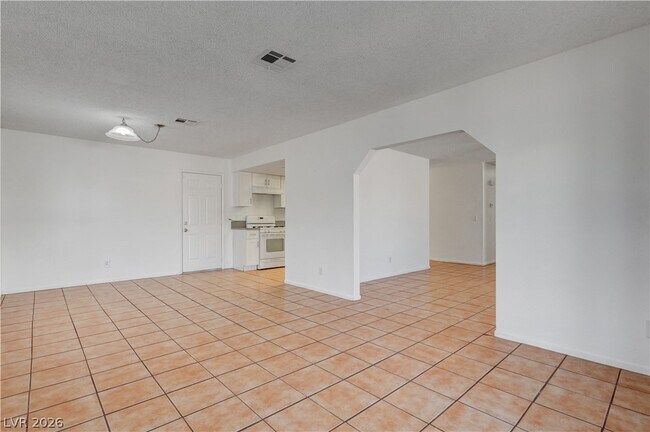 Building Photo - 707 Honeybee Ct