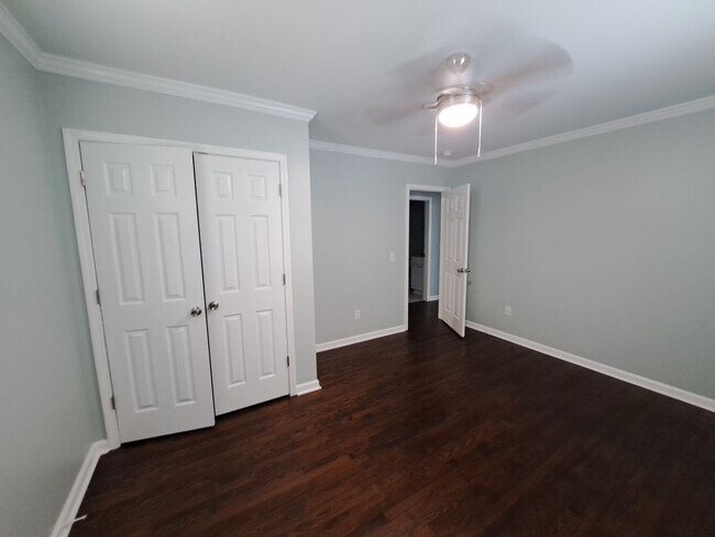 Building Photo - 1450-1452 Brentwood Drive