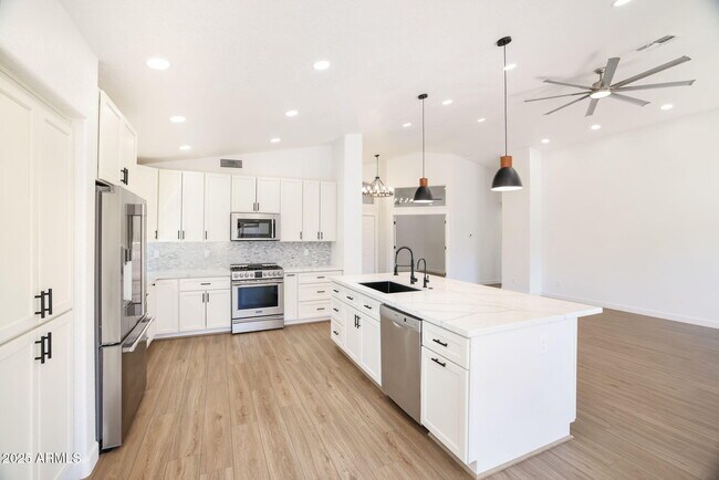 Building Photo - 16025 S 18th Dr