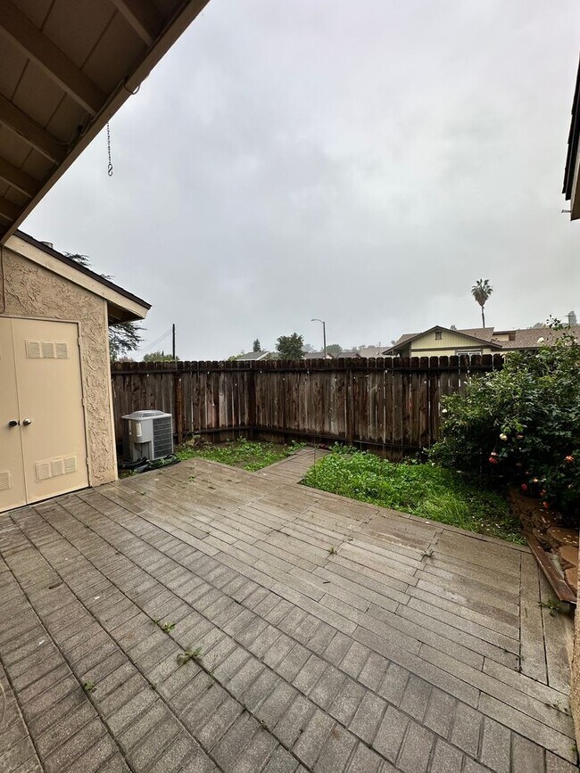 Building Photo - SAIL STREET/NORTH CANAL STREET