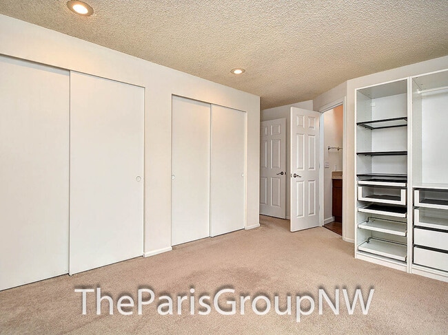 Building Photo - Beautiful 1622sf Kirkland Townhome