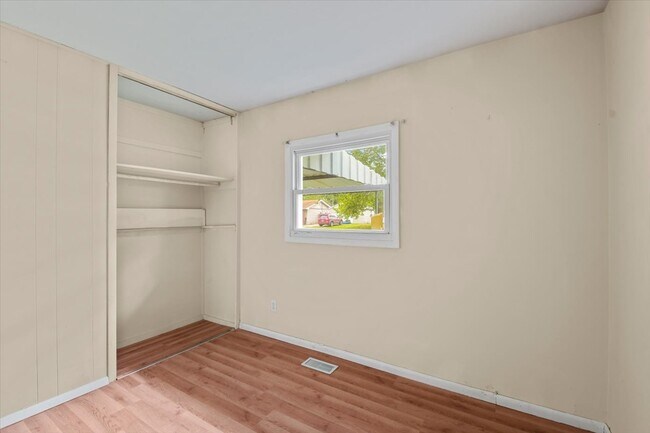 Building Photo - 2425 E Elm St