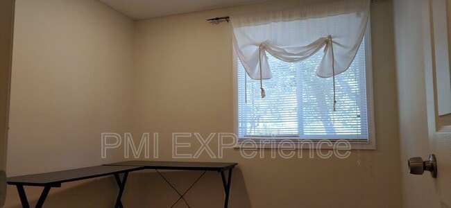 Building Photo - 204 Taurus Dr