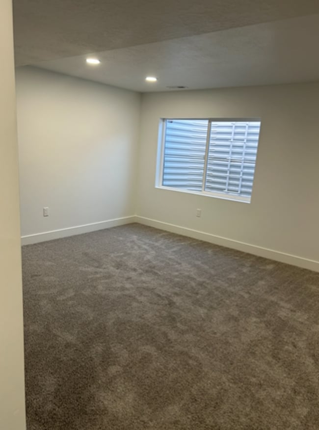 Building Photo - ? Brand-New End-Unit Townhome with Finished Basement & Mountain Views ?