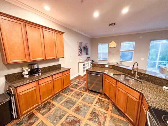 Building Photo - 3 Bed/ 2.5 Bath Pet Friendly Home!
