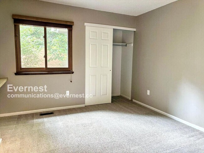 Building Photo - 913 Canosa Ct