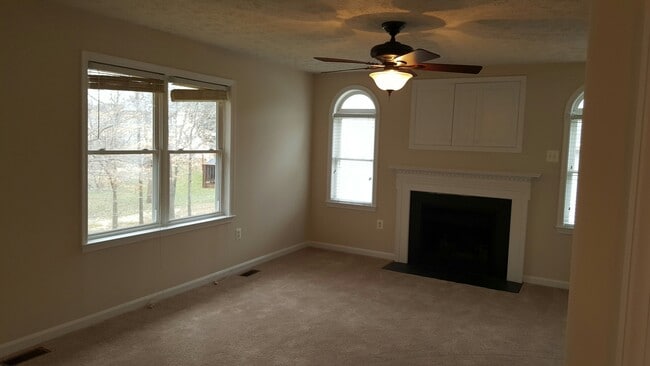 Building Photo - 10122 Chesney Dr