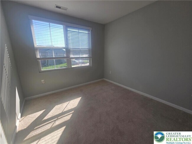 Building Photo - 2500 Alex Rd