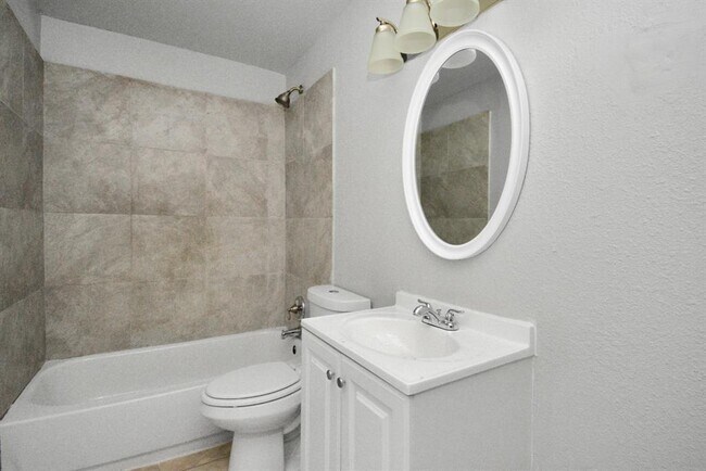 Building Photo - 8127 Colonial Ln