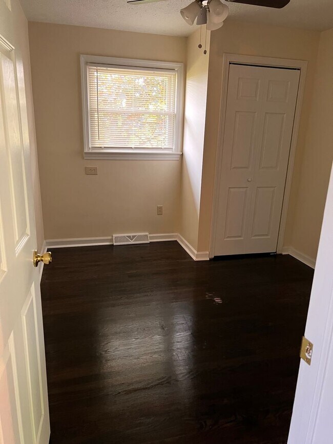 Building Photo - 926 N Ward Ave