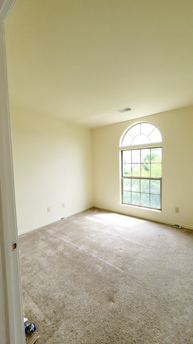 Building Photo - 245 Brookwood Dr