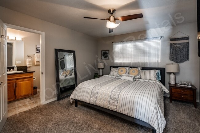 Building Photo - FURNISHED POOL HOME FOR APRIL