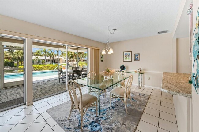 Building Photo - 614 Gladstone Ln