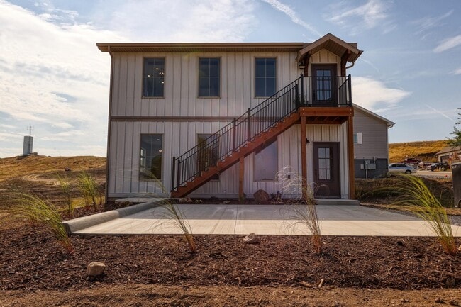 Building Photo - 855 Lincoln Dr
