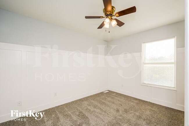 Building Photo - 2501 Shiva Dr