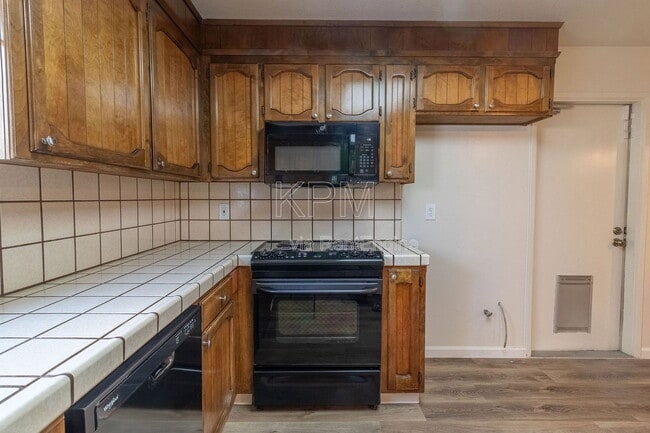 Building Photo - 9717 Treetop Dr