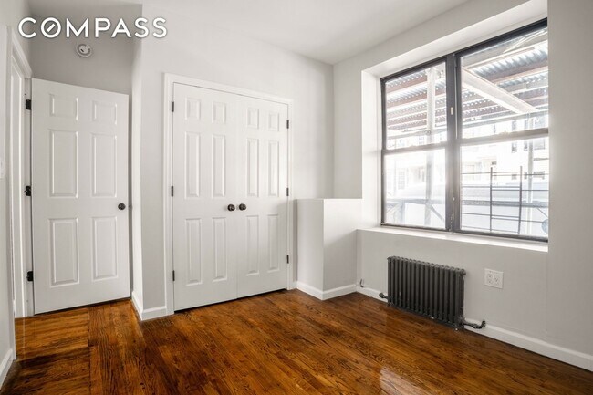 Building Photo - 1186 Putnam Ave