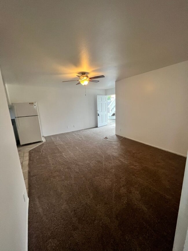 Building Photo - Ventura - Two bedroom ground floor apartment!