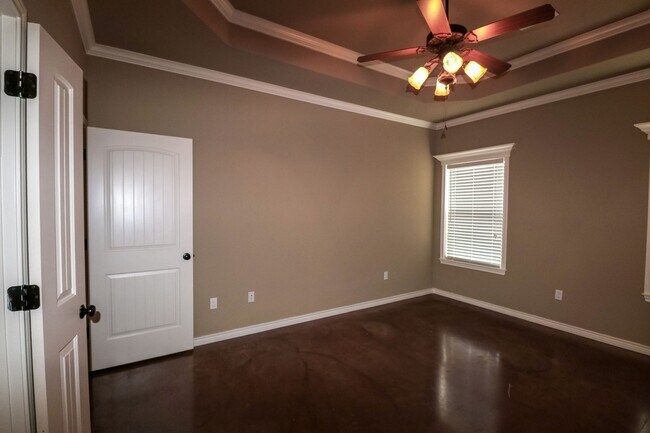 Building Photo - 3017 Stallion Dr