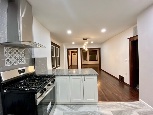 Building Photo - 664 Gladstone Ave