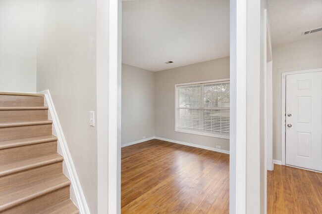 Building Photo - 533 Millpond Rd