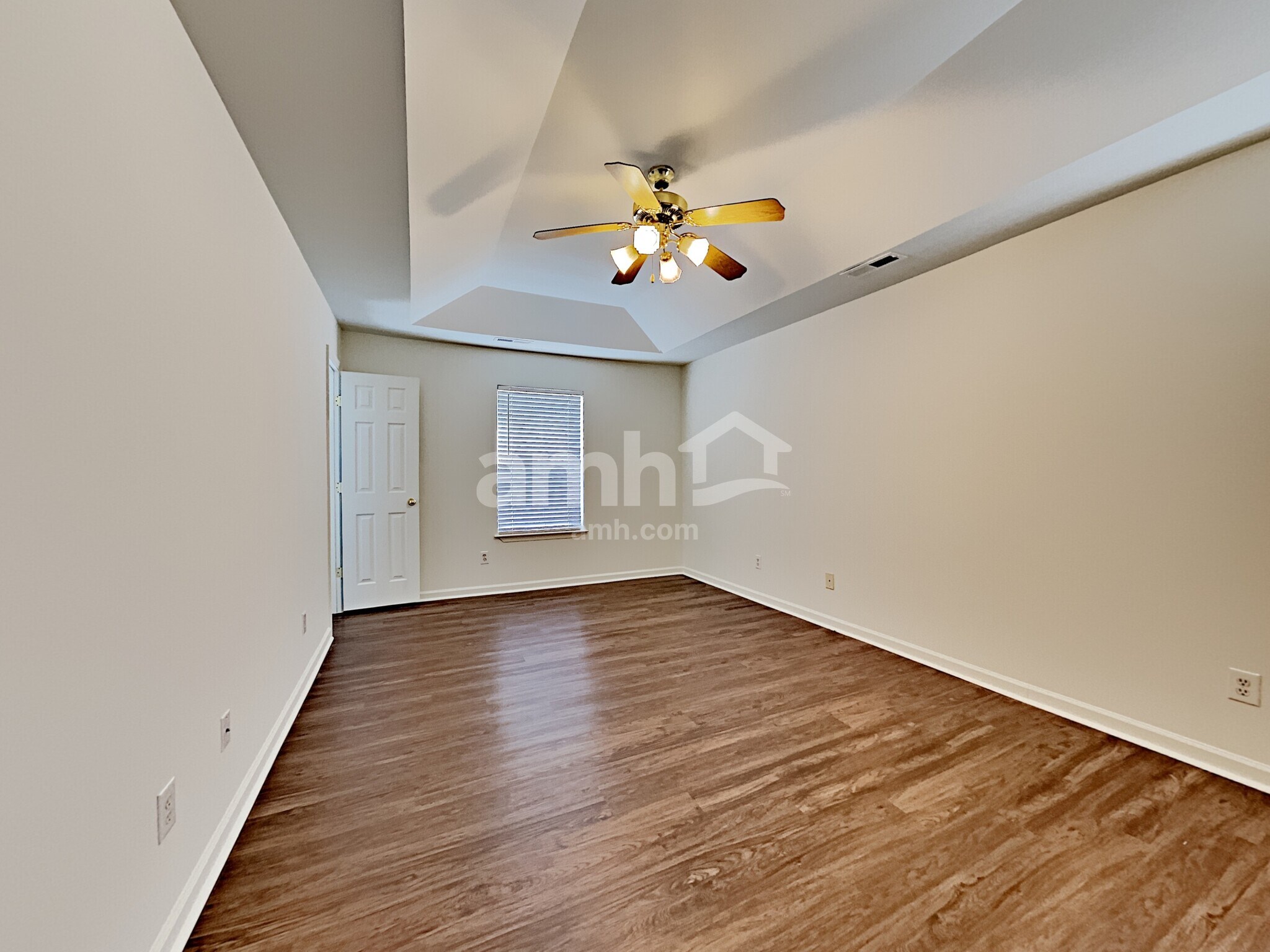 Building Photo - 117 Rock Glen Ct