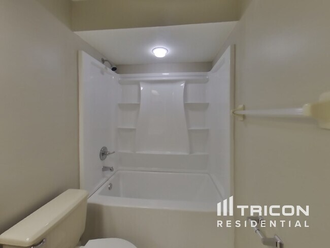 Building Photo - 653 Sand Ridge Dr