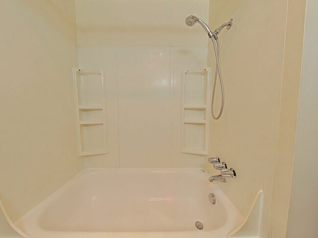 Building Photo - 2 Bedroom Duplex ~ Albany ~ Pet Friendly