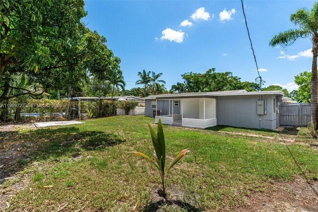 Building Photo - 5615 Simms St