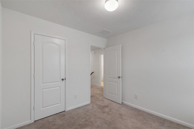 Building Photo - 647 Ash Mill Dr