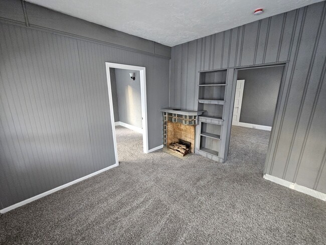 Building Photo - 2818 E 127th St