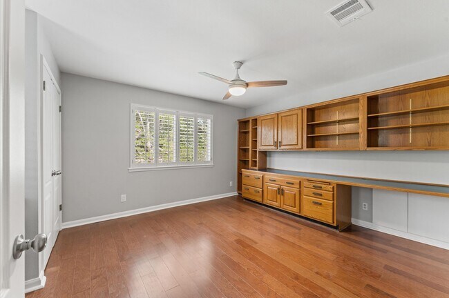 Building Photo - 10714 Deerwood Rd