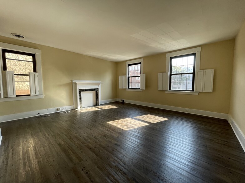 Living Room - 943 Saint James St