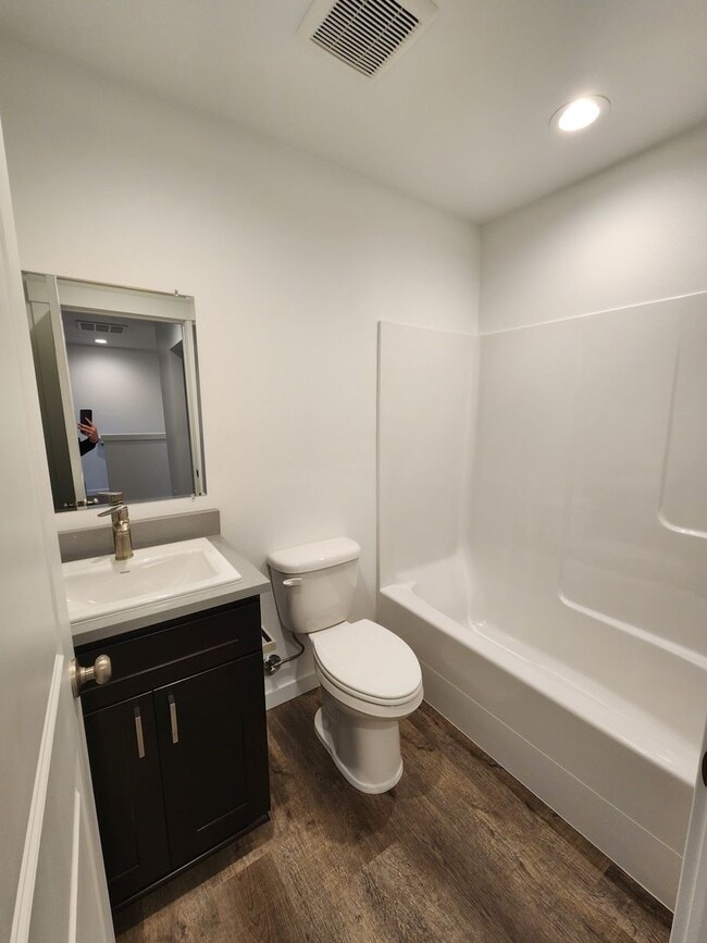 Building Photo - 1010 Peach Rd