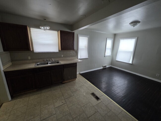 Building Photo - 16672 Lauder St