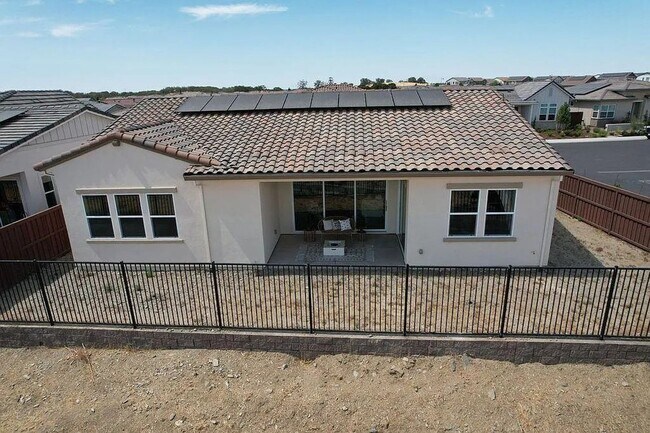 Building Photo - Spacious 2 bedroom 2 bath Home in 55+ Adul...
