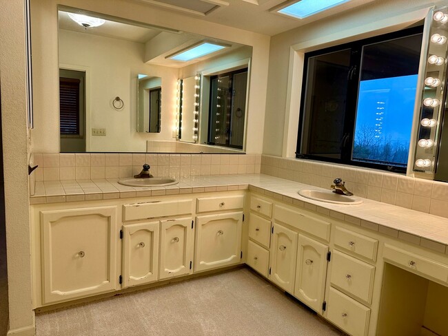 Building Photo - Available now, Executive 4 bdrm home with pool & hot tub!