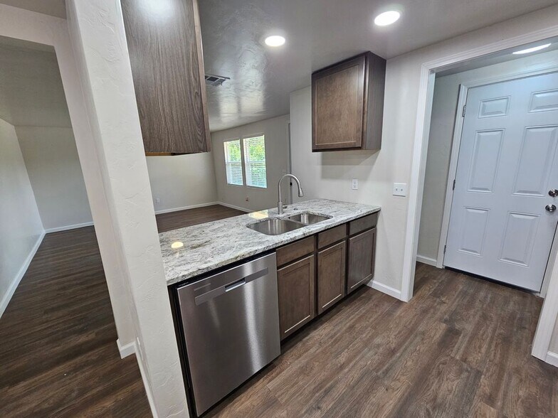 Building Photo - 8606 Brookline Ave