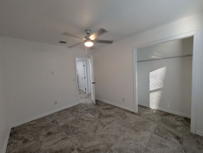 Building Photo - Nice 2/2 duplex in Crystal River