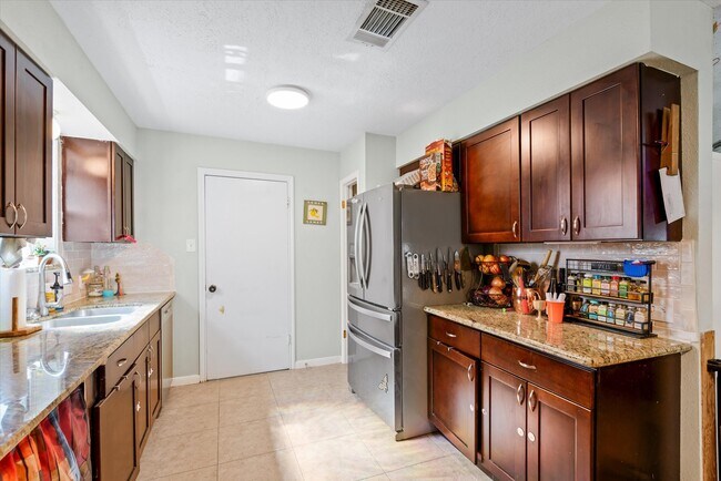 Building Photo - 4905 Woodway Ave