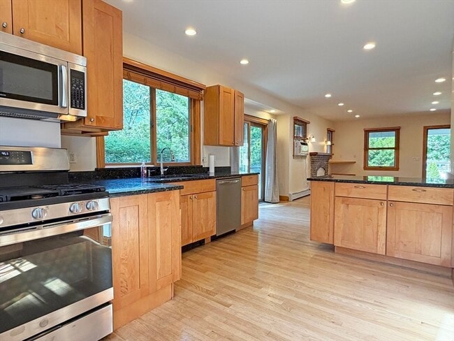 Building Photo - 63 Pierrepont Rd