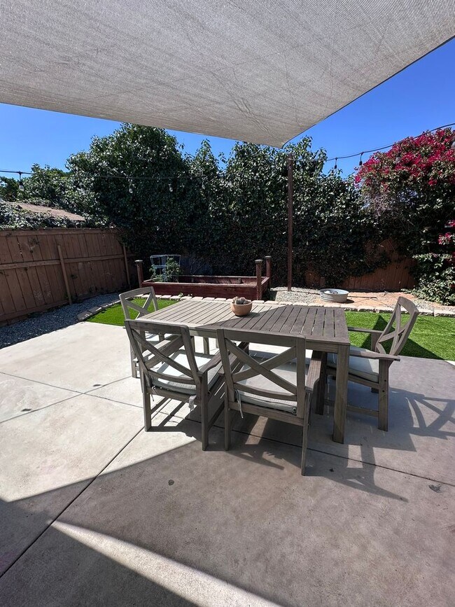 Building Photo - Open Floor Plan in this Stunning 3 bedroom 2 bath home in Imperial Beach!