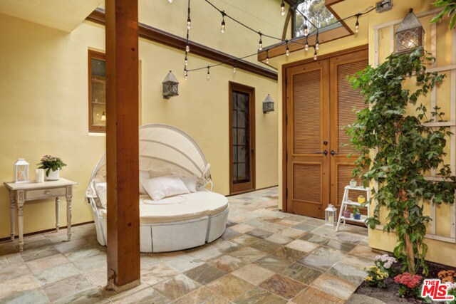 Building Photo - 707 Palisades Beach Rd