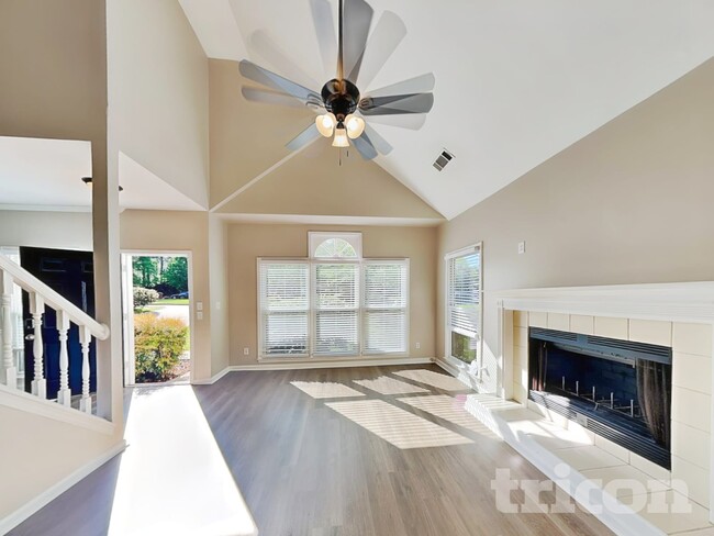 Building Photo - 4390 Pinewalk Dr