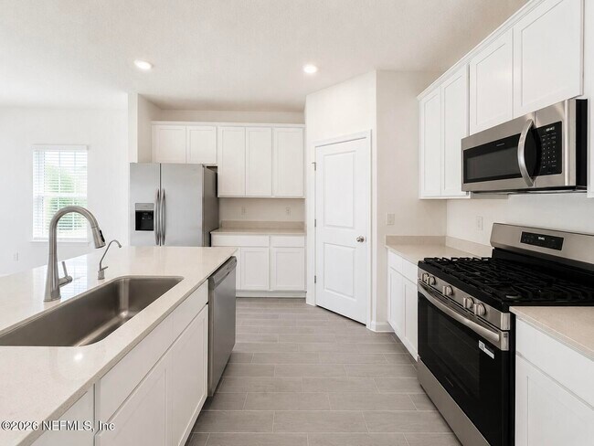 Building Photo - 112 Wrensong Pl