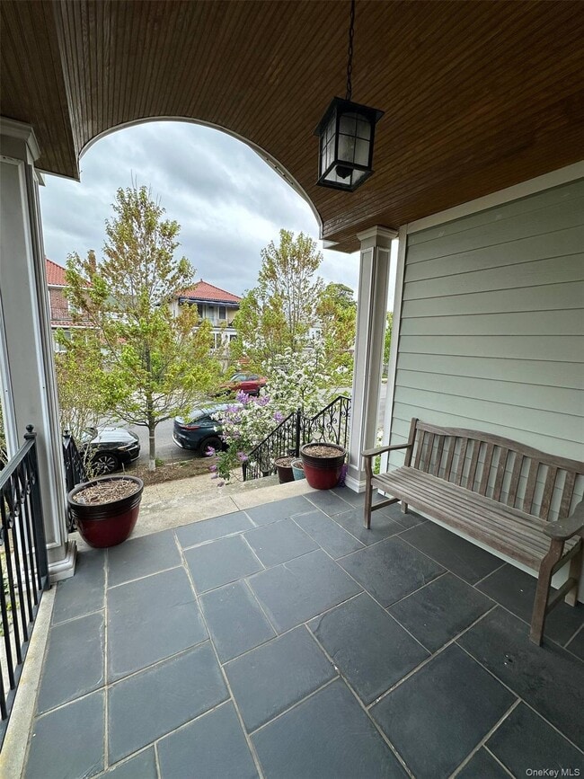 Building Photo - 322 E Beech St