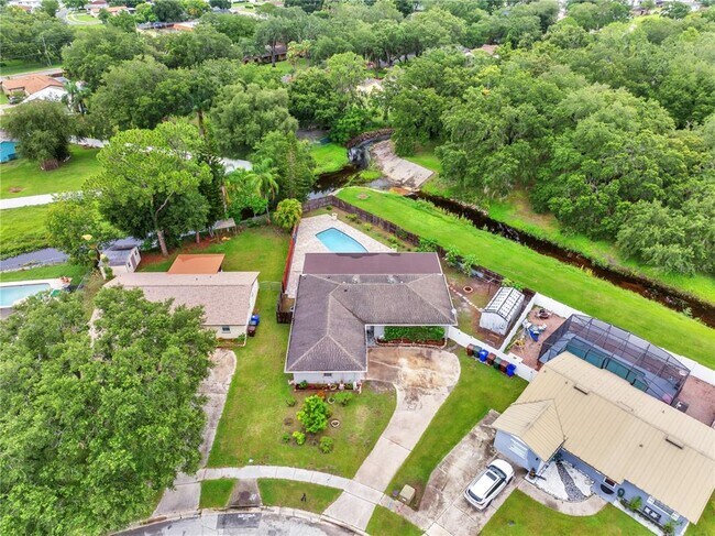 Building Photo - 1395 Meadowbrook St