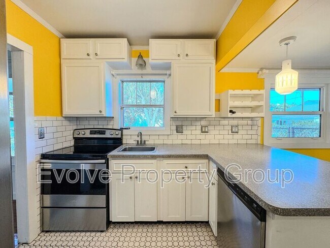 Building Photo - 931 Shine Ave