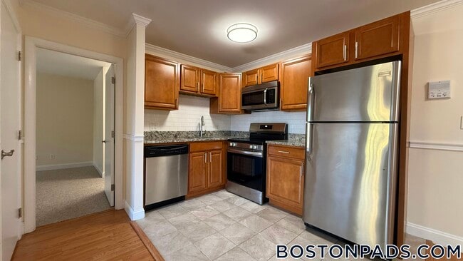 Building Photo - 12 Westgate Dr