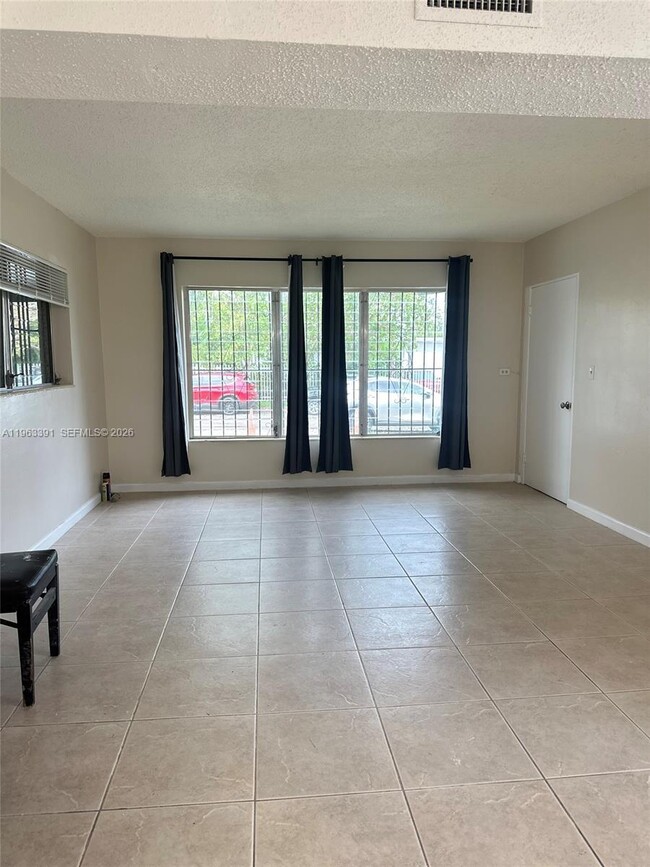 Building Photo - 956 NE 80th St